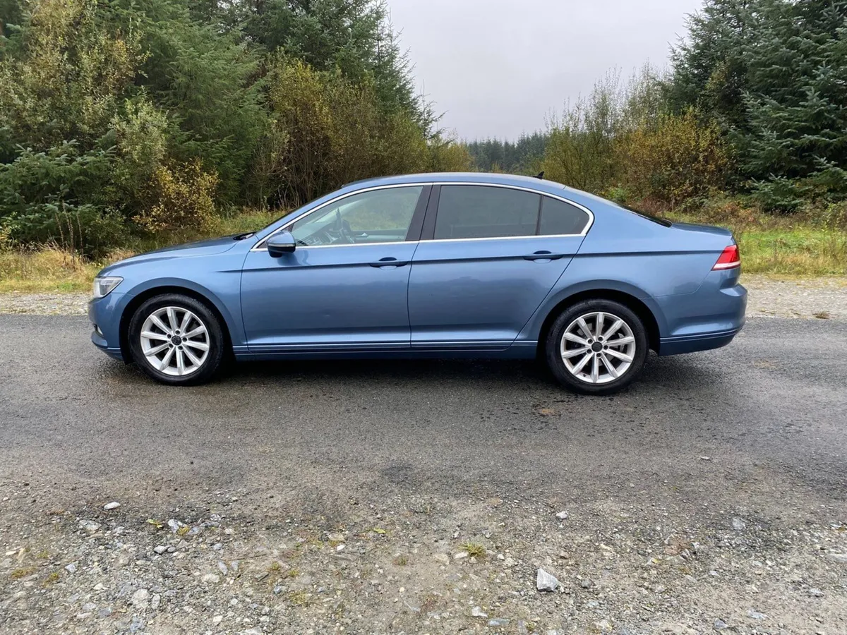 Volkswagen Passat 2015 - Image 2