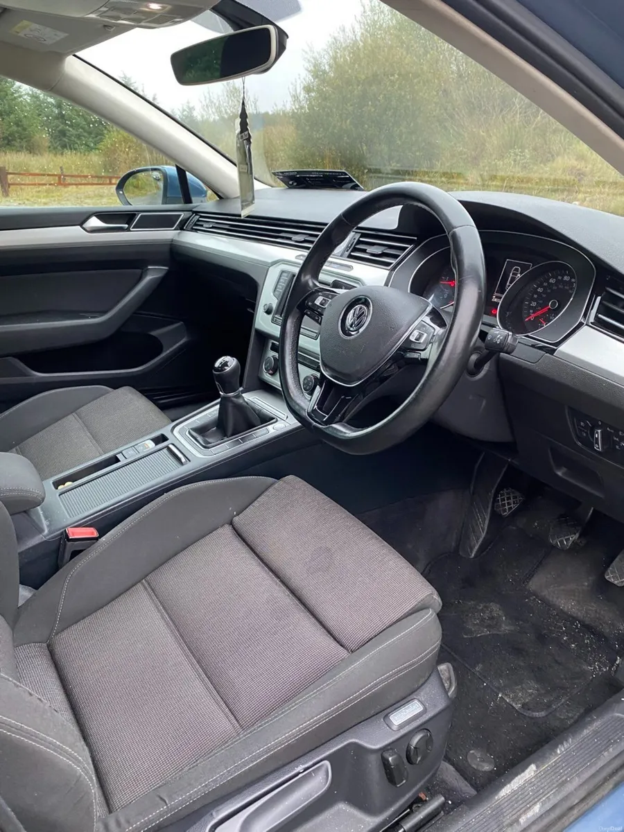 Volkswagen Passat 2015 - Image 4