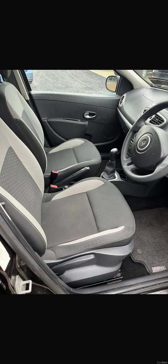 Renault Clio 2011 - Image 2