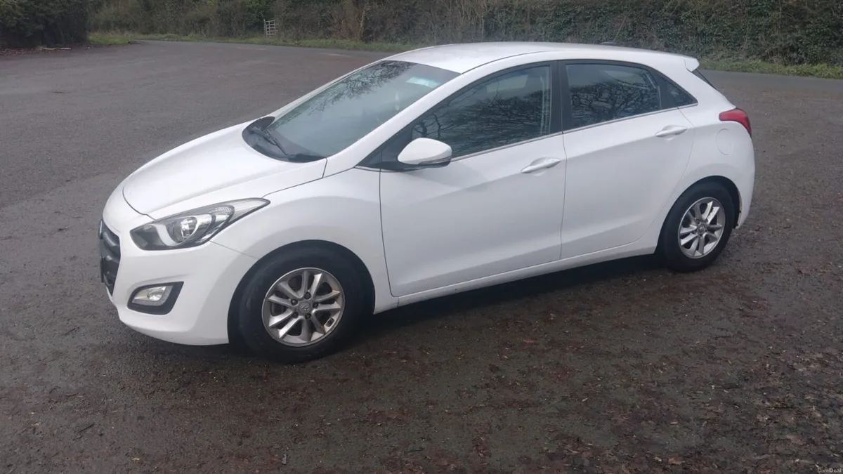 Hyundai I30 Nav CRDI.  NCT 27 and Taxed. Mint. - Image 1