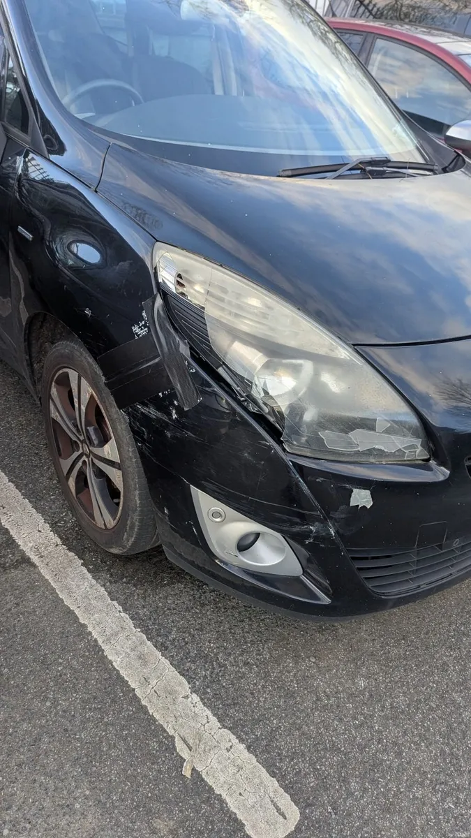 Renault Grand Scenic 2011 - Image 2