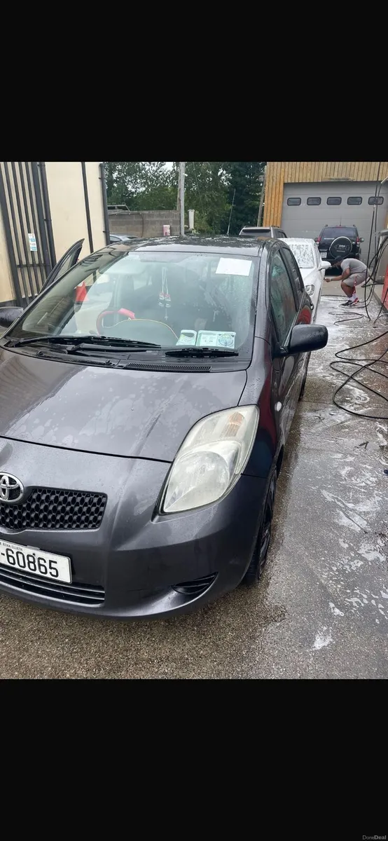08 Toyota yaris - Image 1