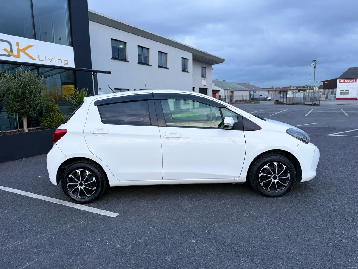 2016 Toyota Vitz Automatic Push start Imobilazer - Image 2