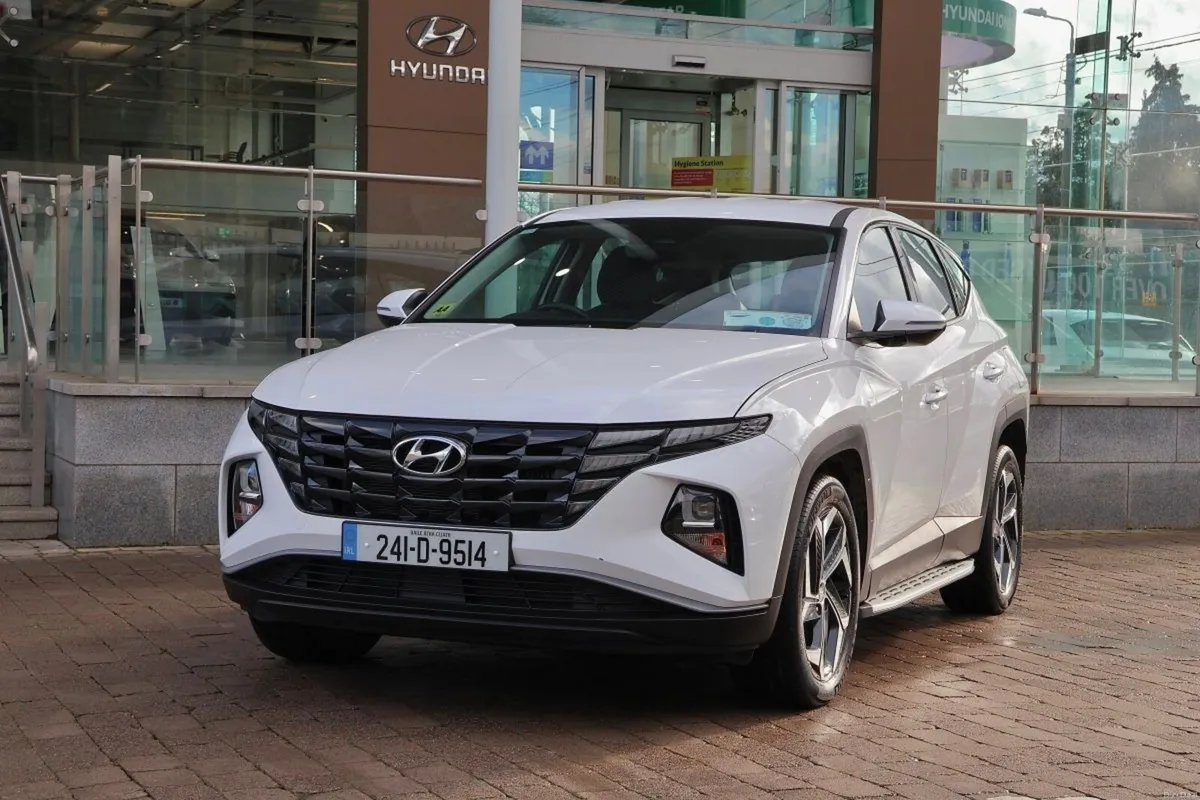 Hyundai Tucson 2WD Comfort Plus HEV Auto, Low Mile - Image 1