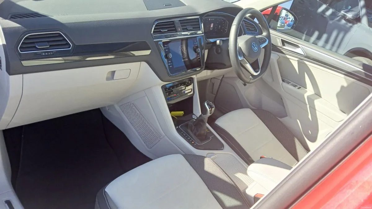 Volkswagen Tiguan Elegance 2.0 TDI 150HP **APP CON - Image 3