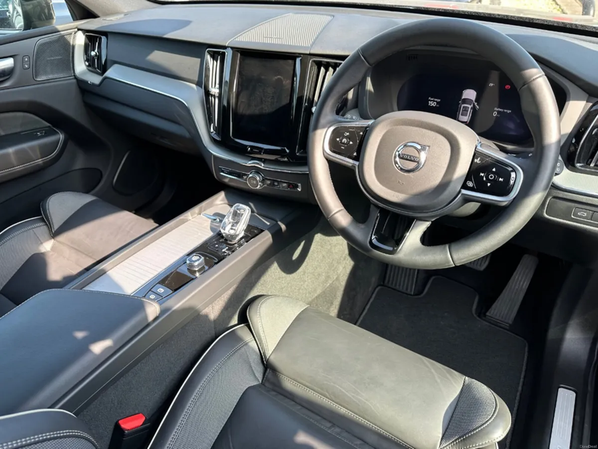 Volvo XC60 + T6 PHEV A RECHARGE PLUS EDITION AWD B - Image 3