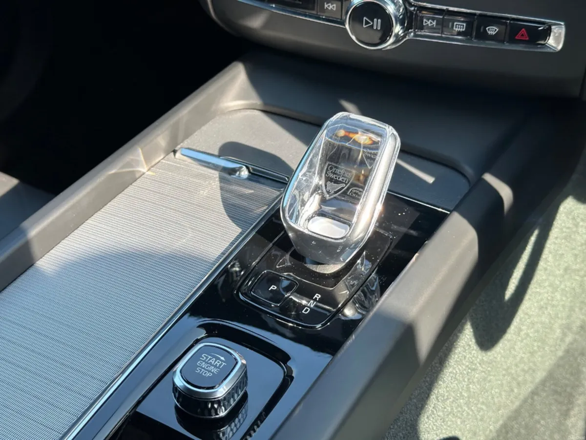 Volvo XC60 + T6 PHEV A RECHARGE PLUS EDITION AWD B - Image 4