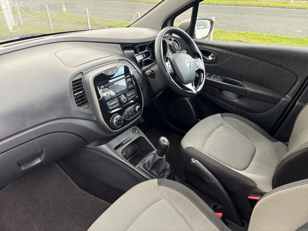 Renault Captur LIFE TCE 90 4DR Petrol Manual - Image 3