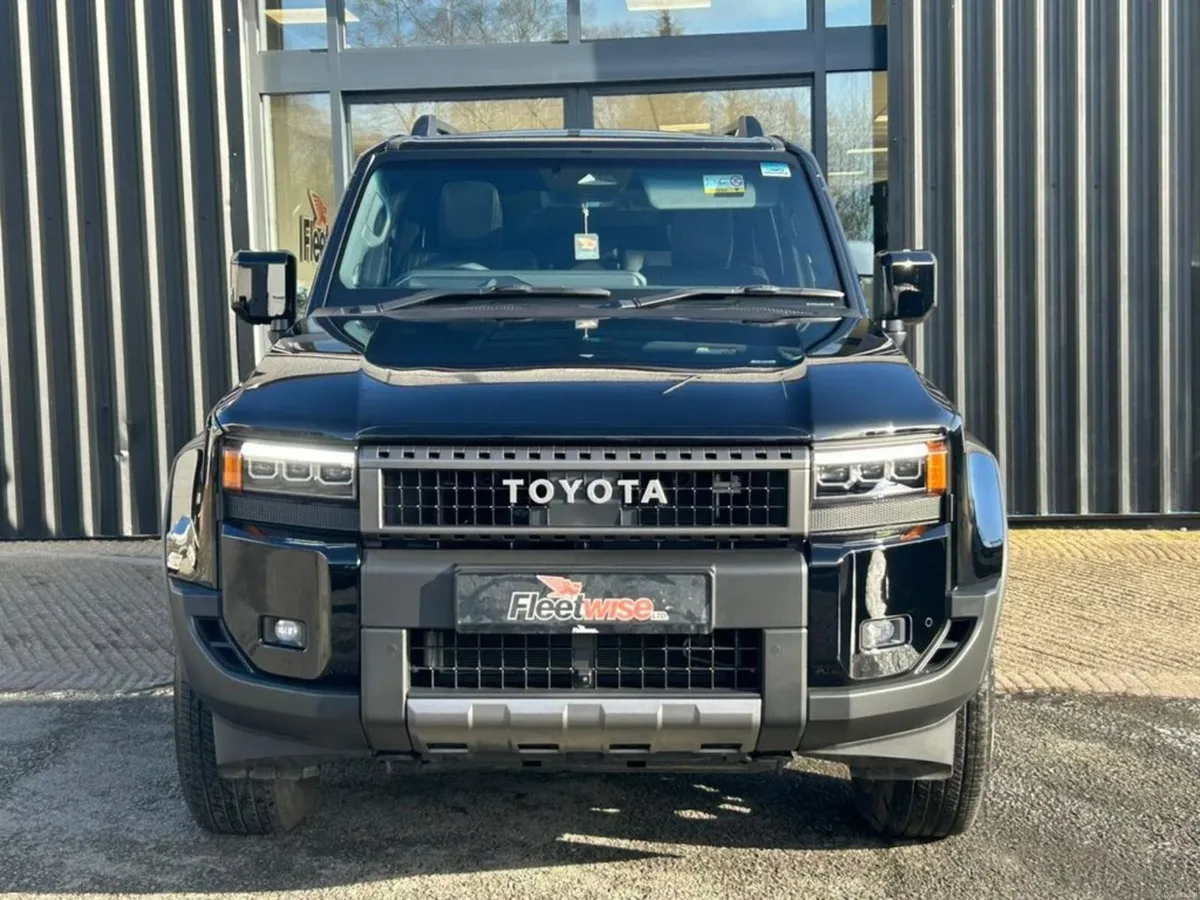 2.8D Invincible SUV 5dr Diesel Auto 4WD Euro 6 (s/ - Image 2