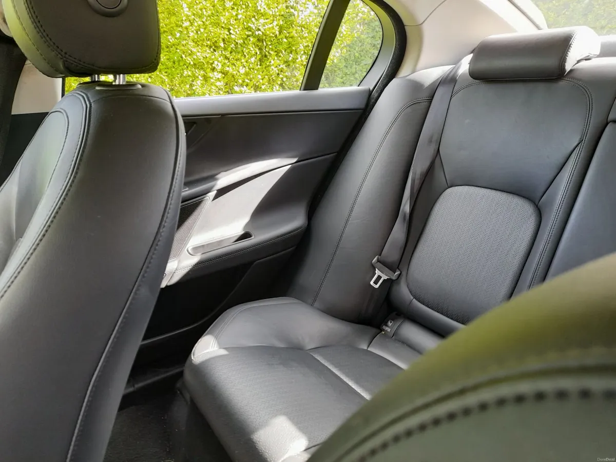 Jaguar XE 2016 - Image 4