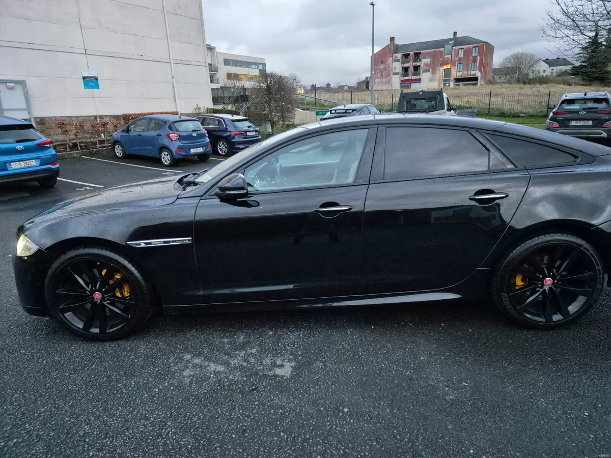 Jaguar XJ 2016. 3.0 Diesel. R Sport. - Image 3