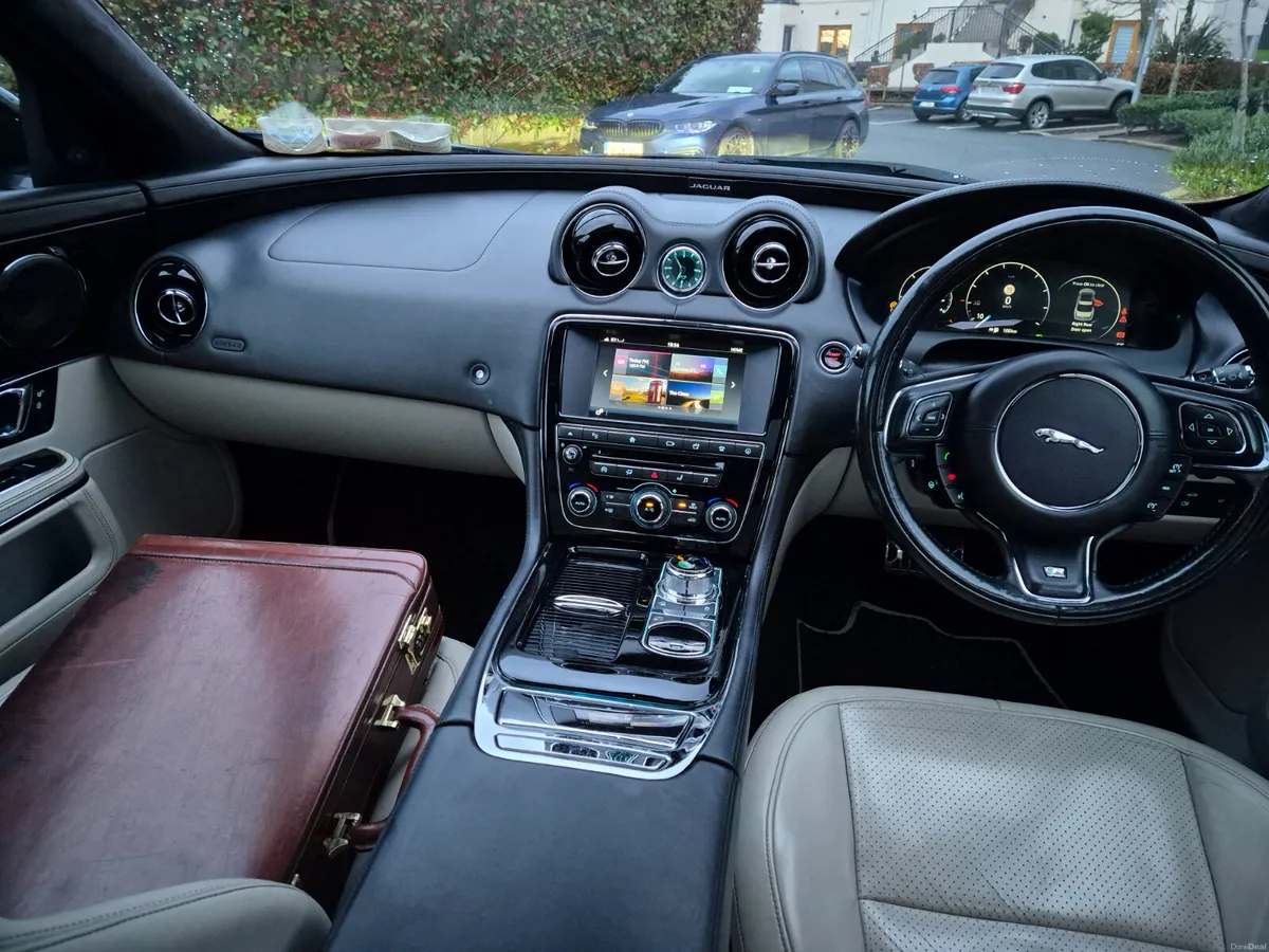 Jaguar XJ 2016. 3.0 Diesel. R Sport. - Image 4