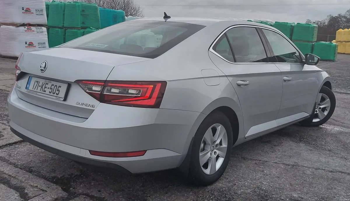 Skoda Superb 2017 - Image 4