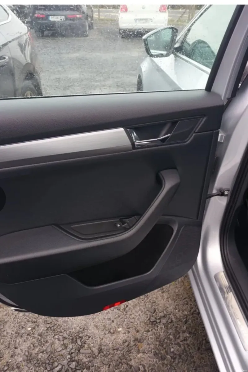 Skoda Superb 2017 - Image 2