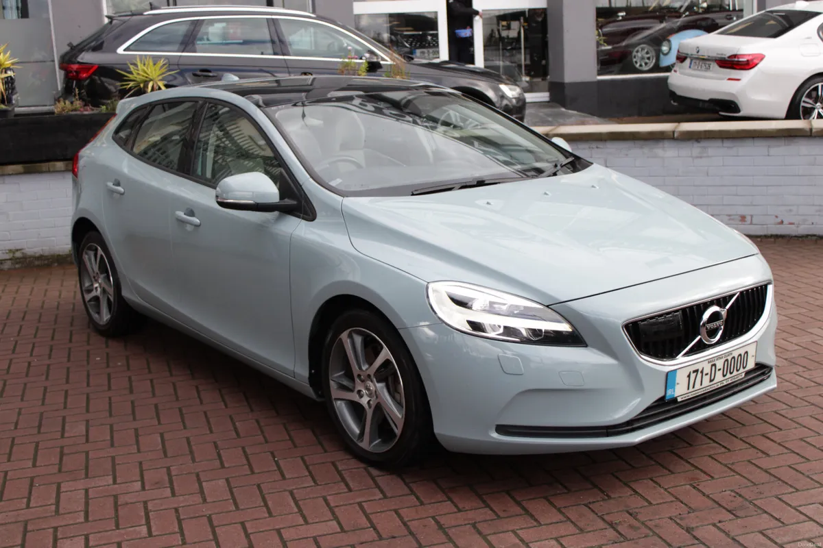 2020 VOLVO V40 2.0D D4 ESTATE 5DR AUTOMATIC - Image 2