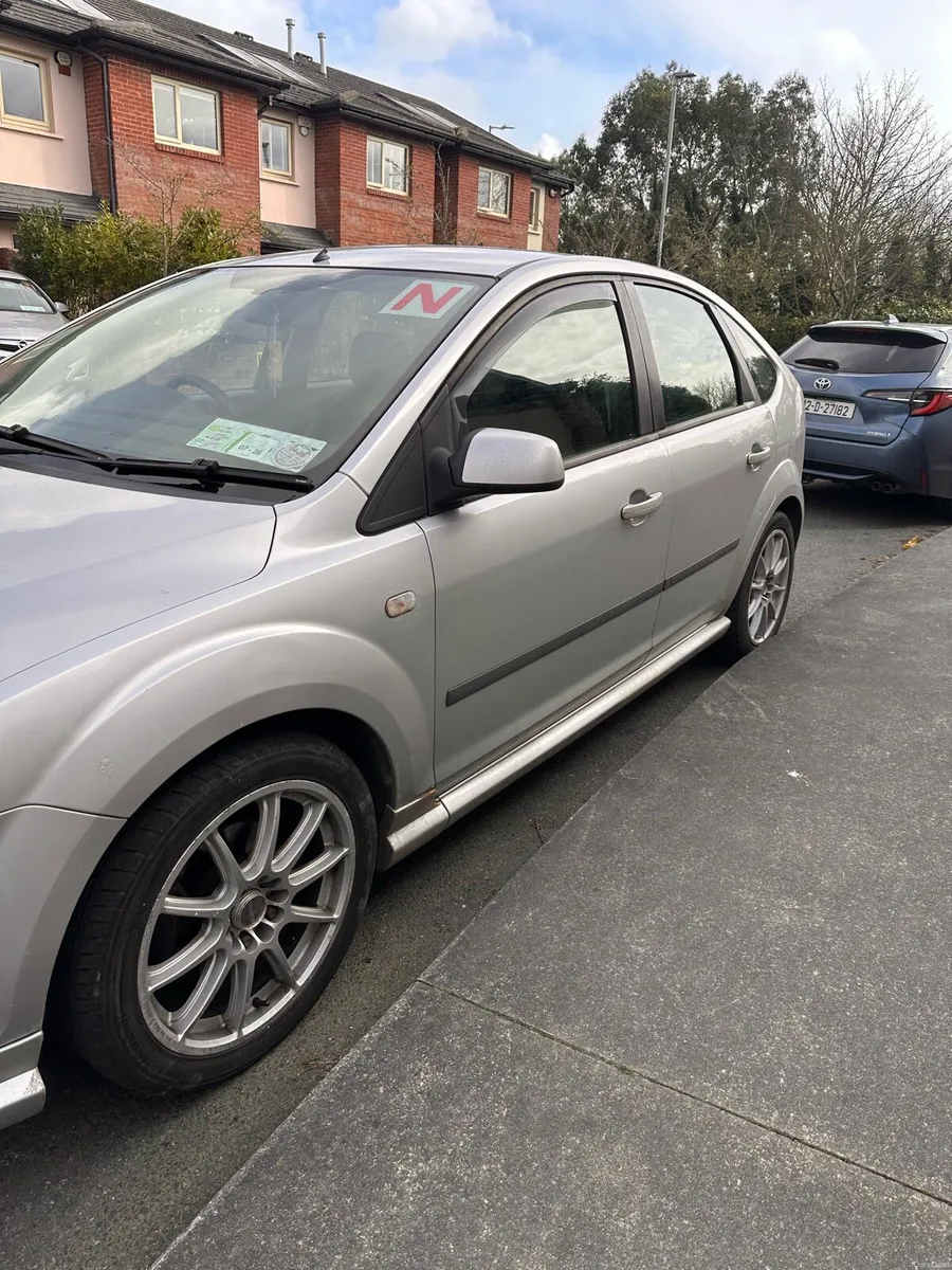 2007 Ford Focus - Image 2