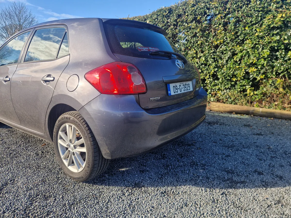 Toyota Auris PETROL 2009 - Image 3