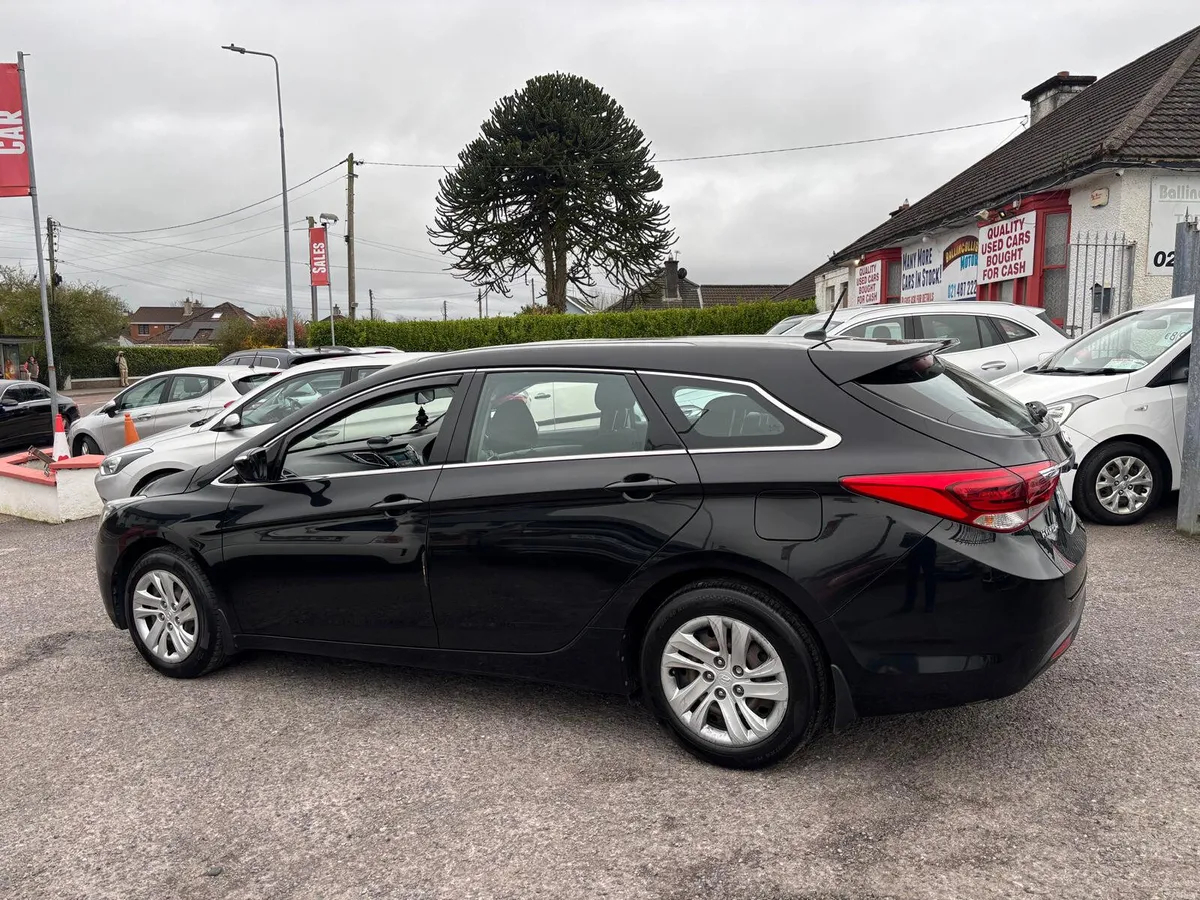 Hyundai i40  ESTATE  DIESEL  2017 SPOTLESS - Image 4