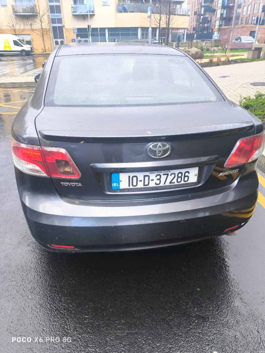 Toyota avensis 2010 - Image 2