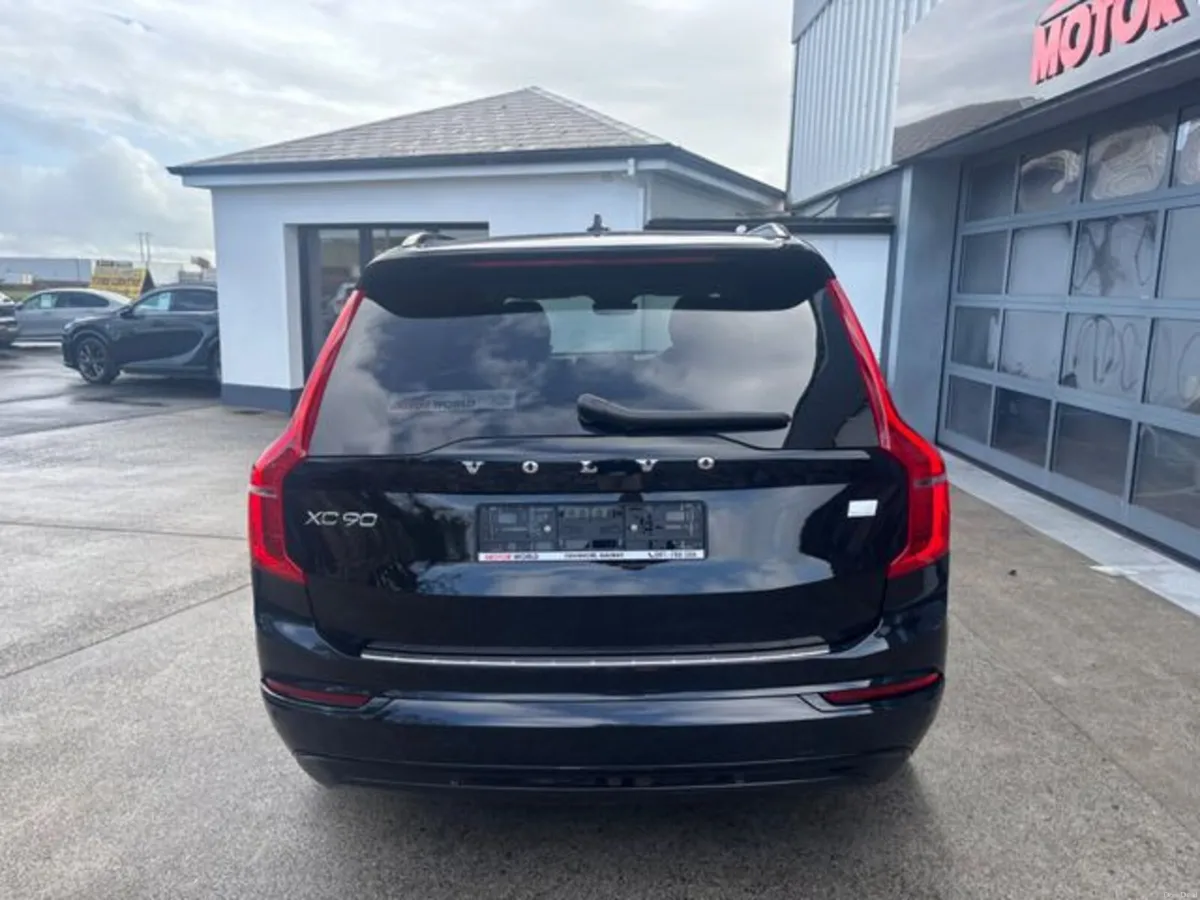 Volvo XC90 RECHARGE T8 ULTIMATE DARK AWD - Image 3