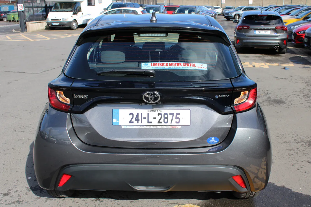 Toyota Yaris 2024 - Image 4