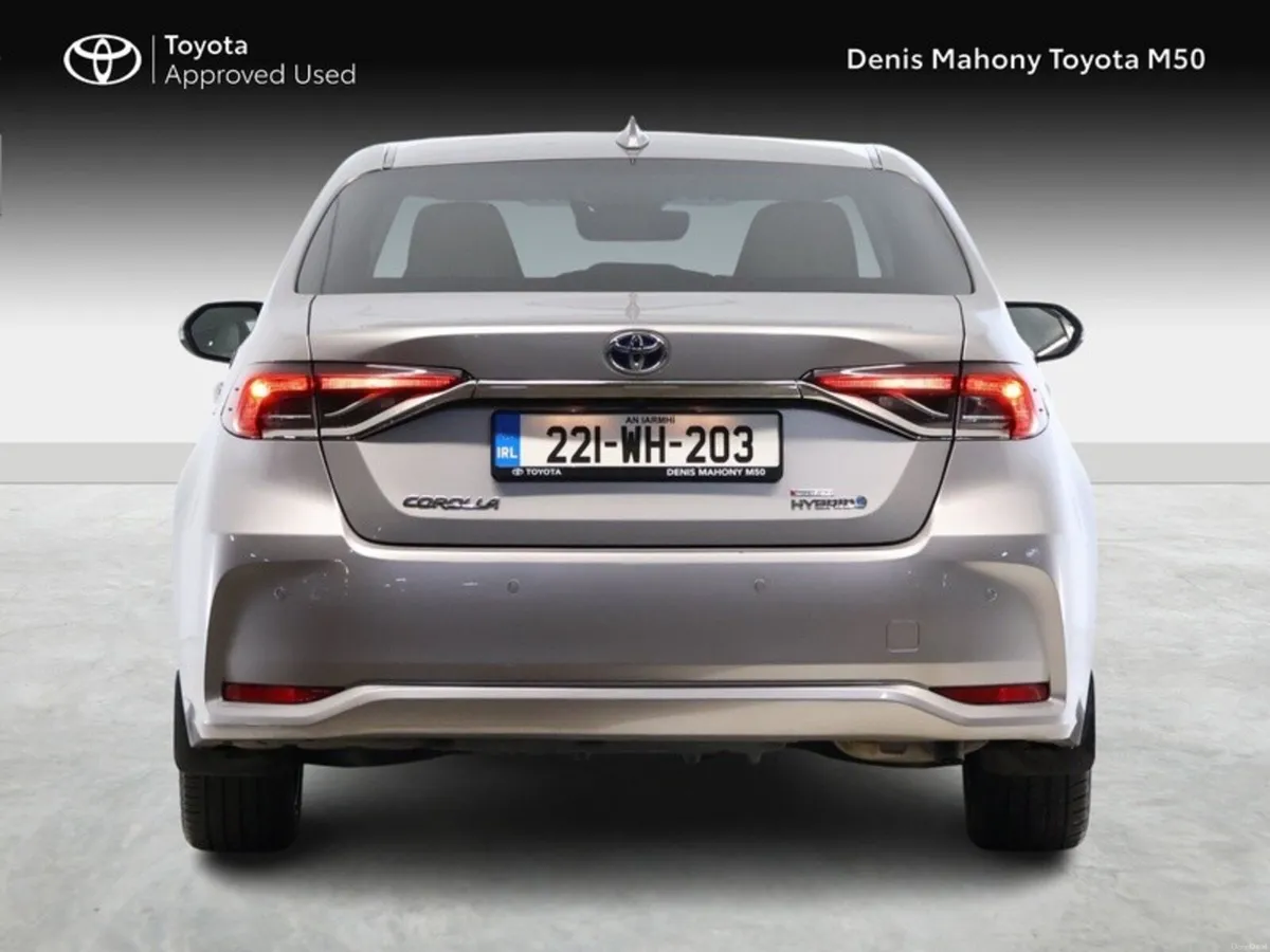 Toyota Corolla Luna Sport Hybrid Saloon - Image 4