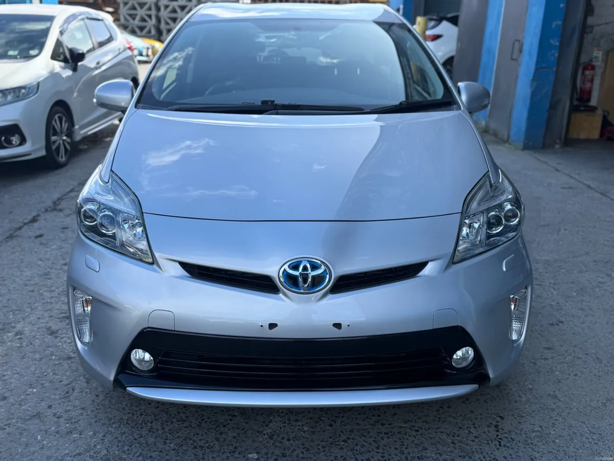 2014 Toyota Prius Hybrid Auto - Image 2
