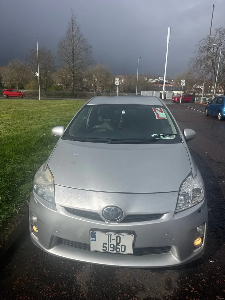 Toyota Prius 2011 - Image 2