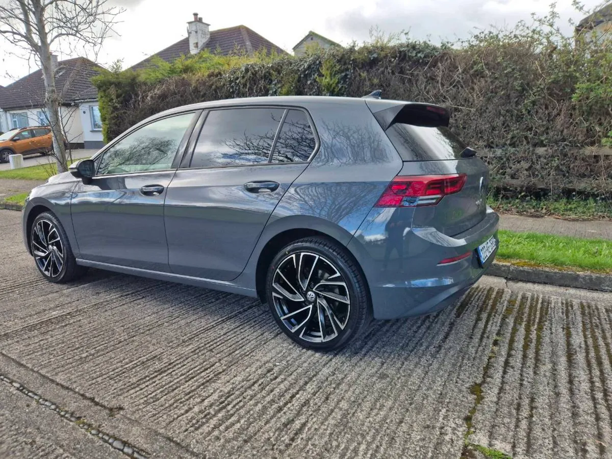 2022 volskwagen Golf 2.0TDI life 111044 kms - Image 4