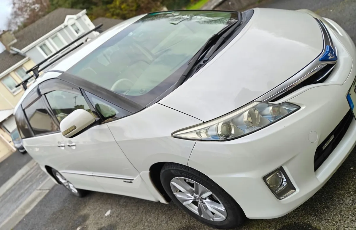Toyota Estima 2010 - Image 1