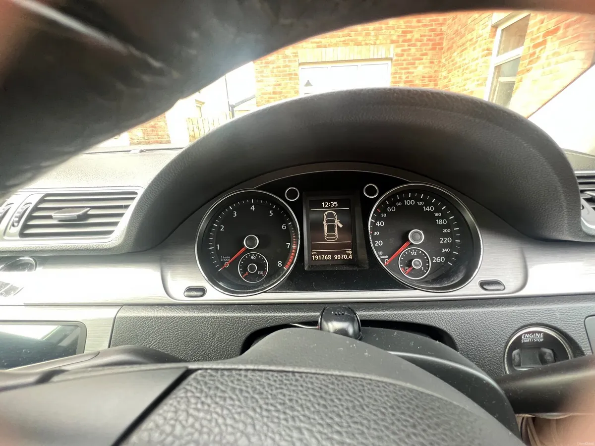 Volkswagen Passat 2012 - Image 1