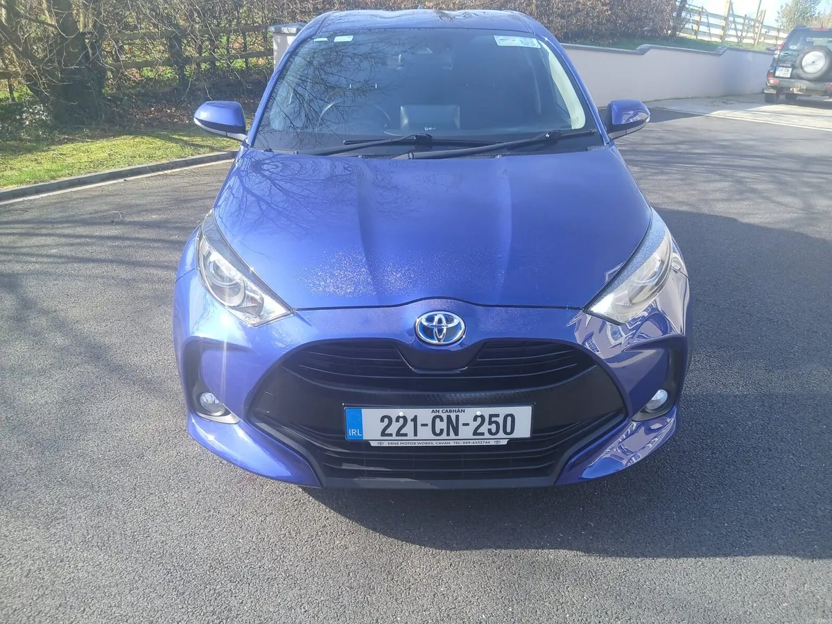 2022 Toyota Yaris Hybrid Luna Sport nct 28 1 owner - Image 3