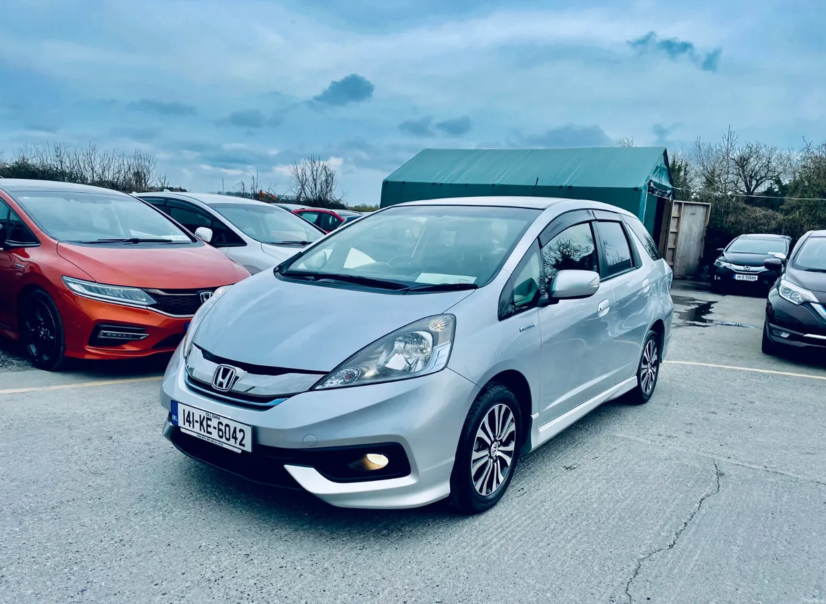 HONDA FIT SHUTTLE 2014 /1.3, HYBRID/ - Image 3