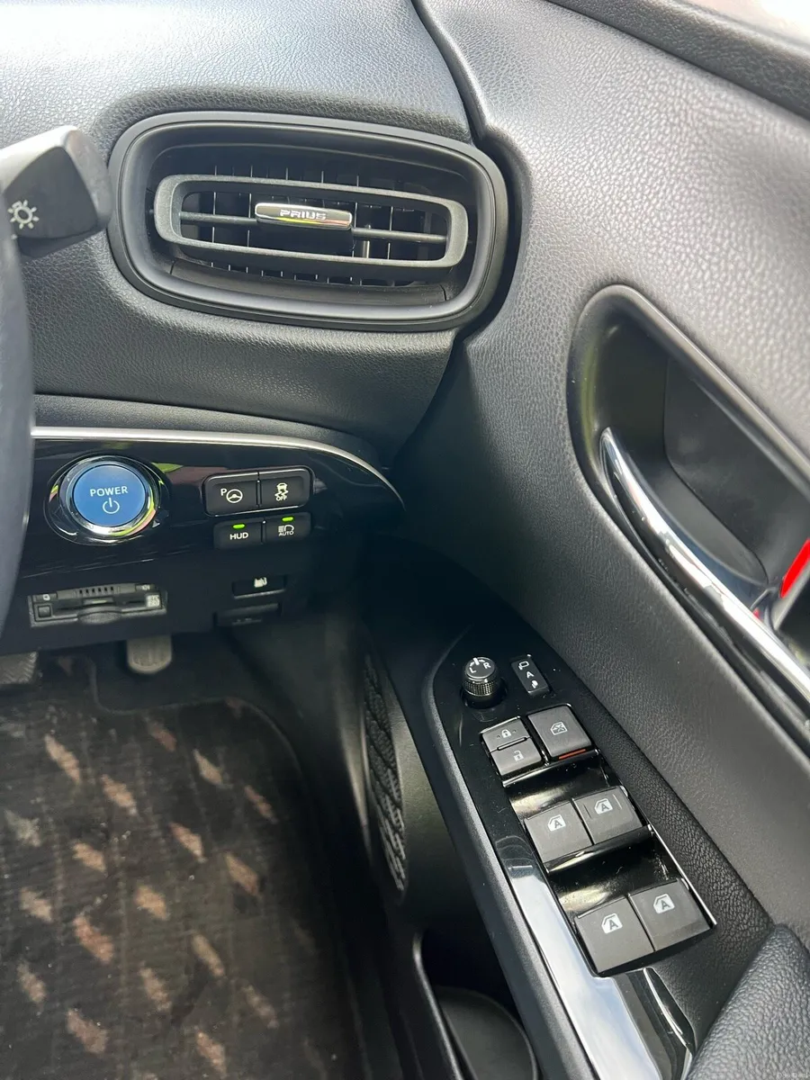 Toyota Prius 2017 59000km Only. - Image 4