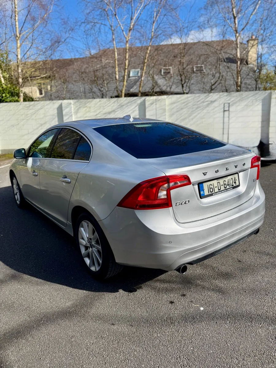 Volvo S60 Full Spec - Image 4