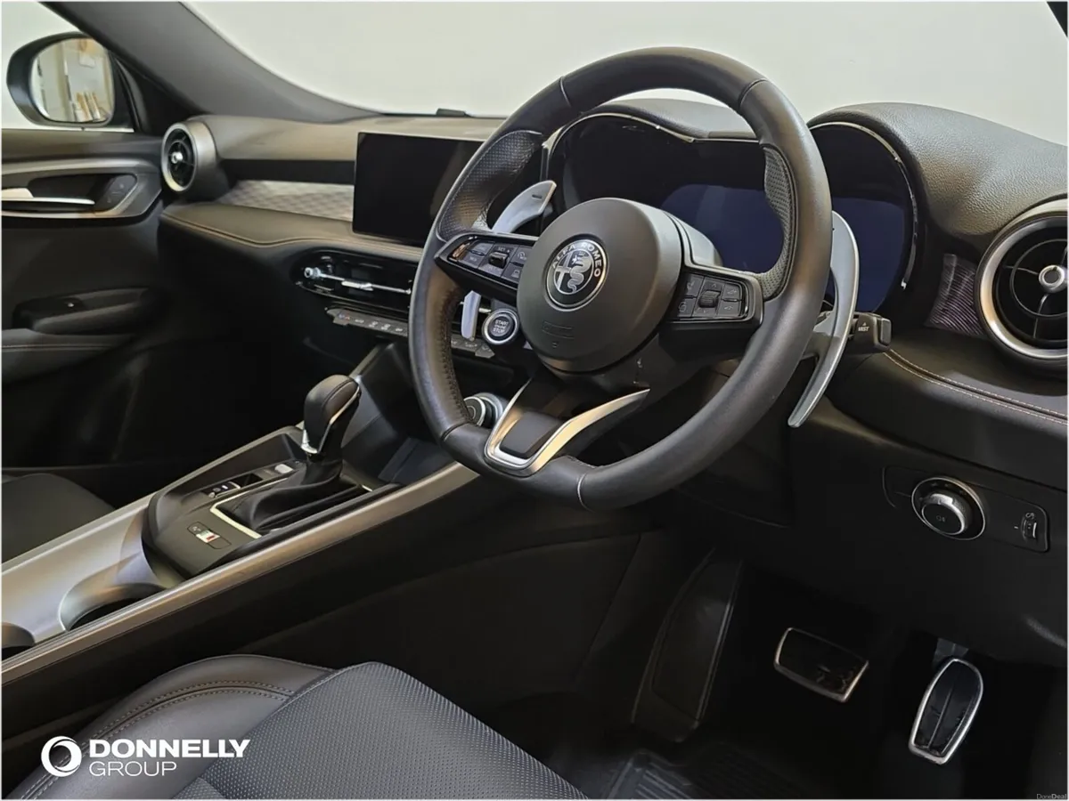 Alfa Romeo Tonale Hatchback Veloce - Image 4