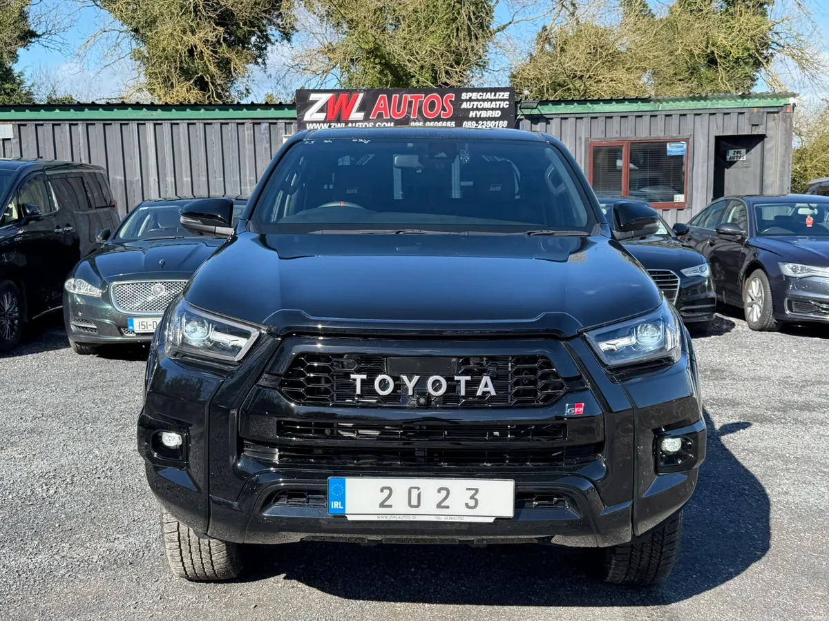23 TOYOTA HILUX GR SPORT 4WD - Image 3