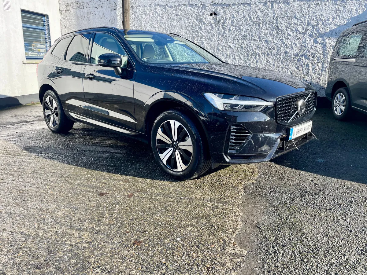Volvo XC60 T6 Recharge PlusDark PHEV AWD AUTO,2023 - Image 2