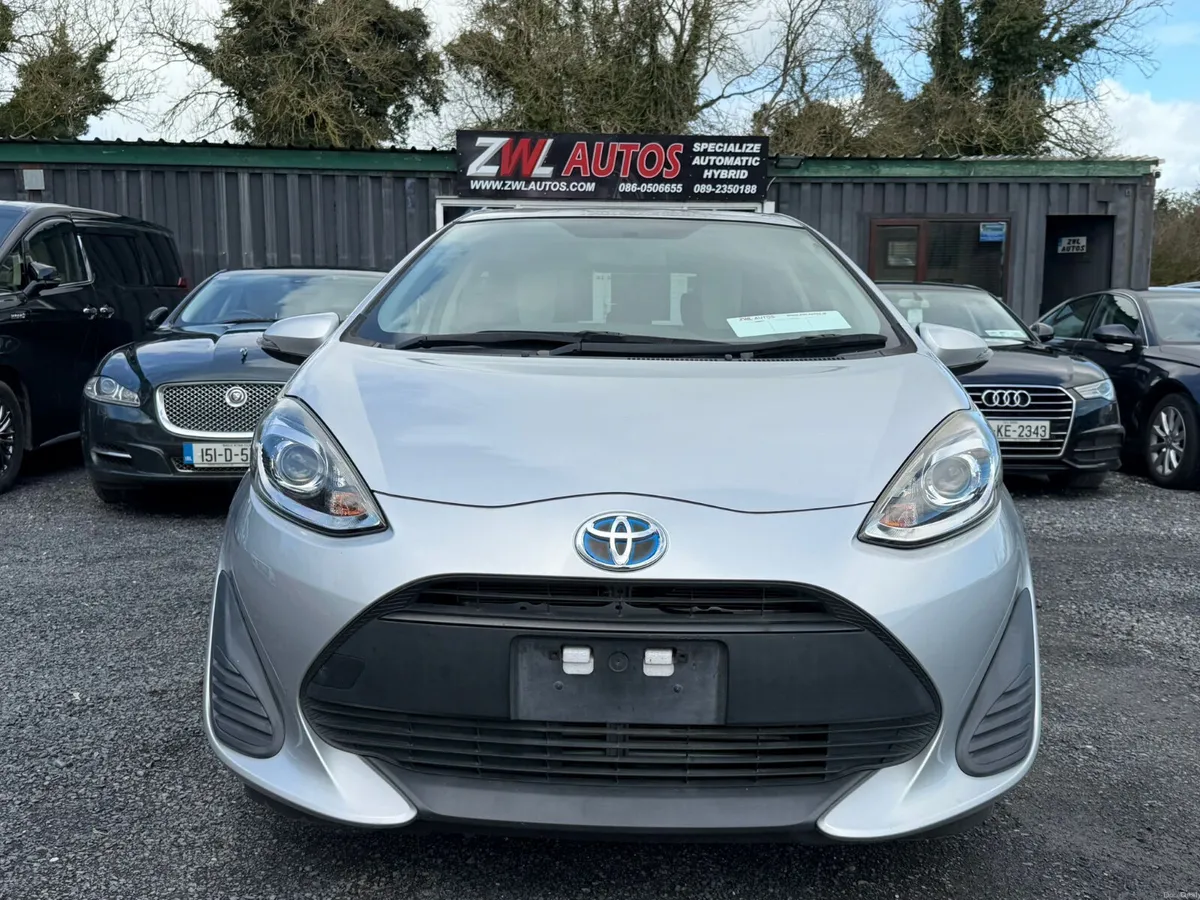 19 TOYOTA AQUA HYBRID - Image 3