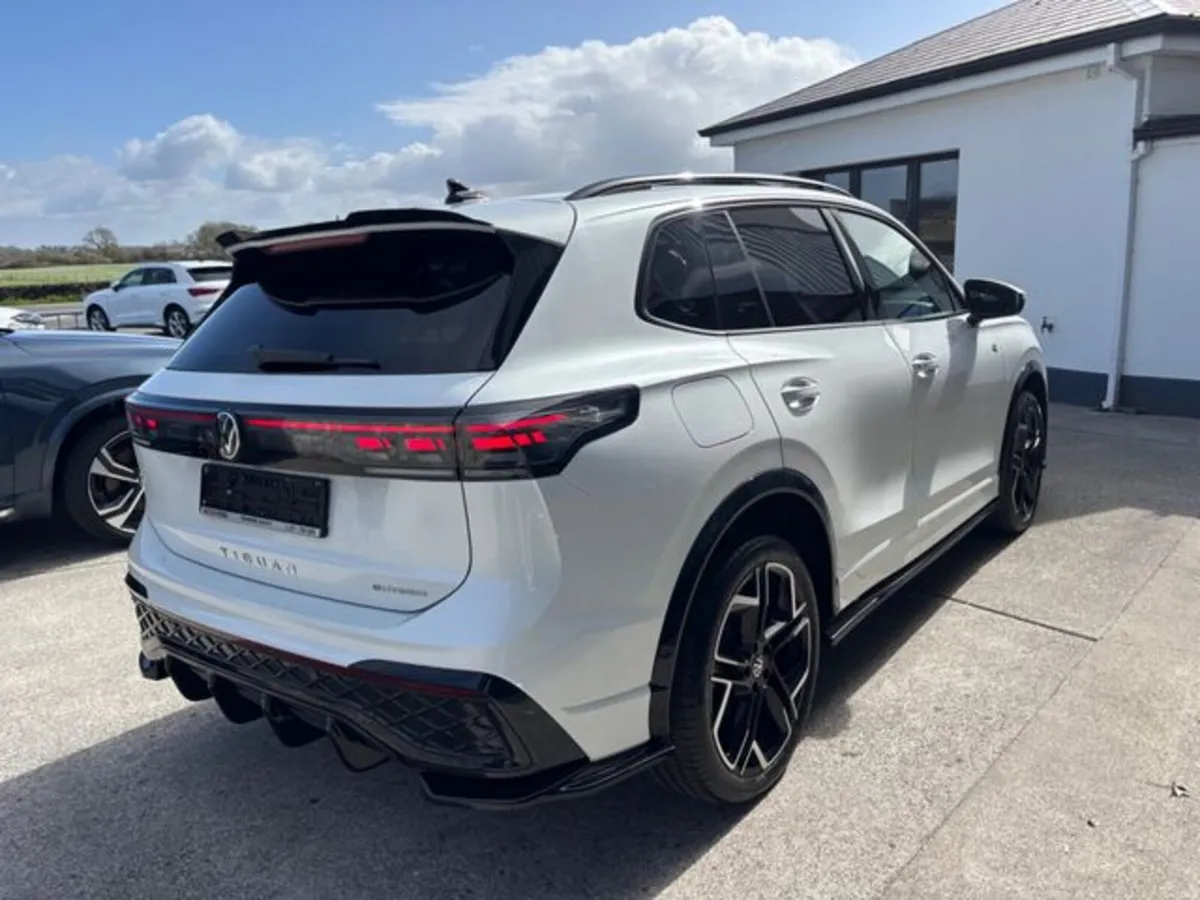 Volkswagen Tiguan R-LINE ETSI S-A TSI DSG - Image 4