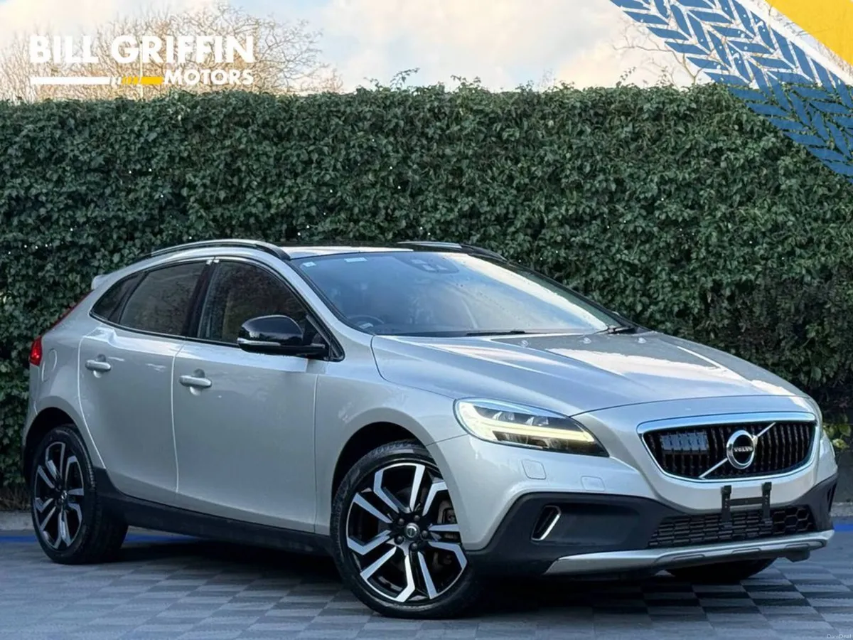 Volvo V40 D4 CROSS COUNTRY 2.0 D // PAN ROOF // VE - Image 1