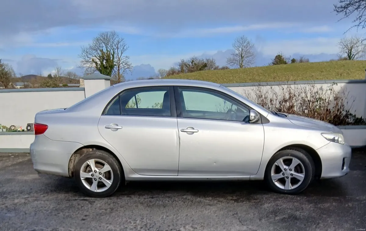 2011 Toyota Corolla Luna - Image 1