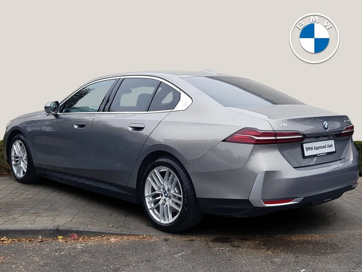 BMW i5 eDrive40 Sport Edition - Image 3