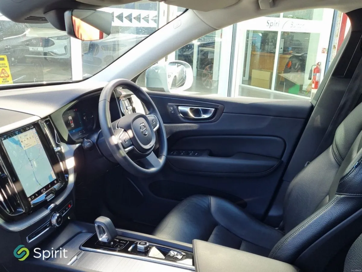 Volvo XC60 T6 Recharge AWD SUN ROOF - Image 3