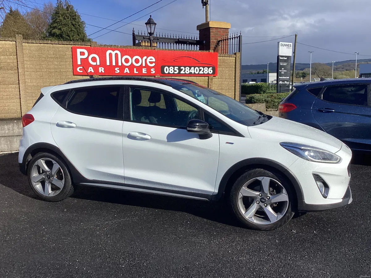 Ford Fiesta ** FROM €60 p/w * 1 OWNER * SAT NAV - Image 4