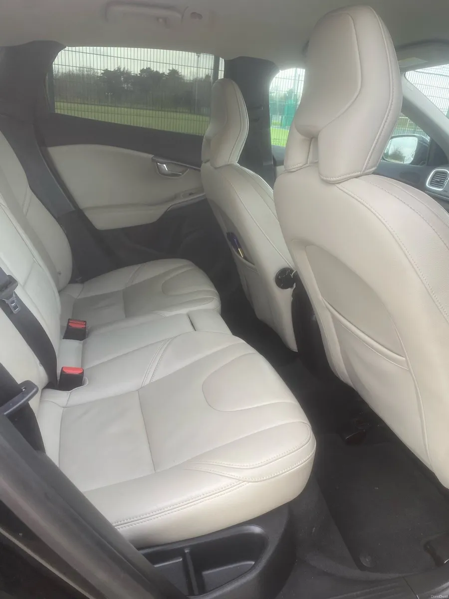 Volvo v40 - Image 4