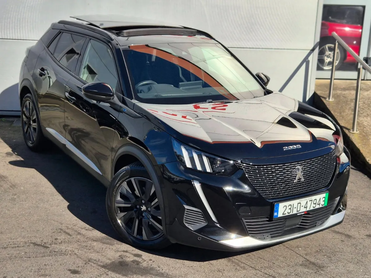 2023 Peugeot 2008e GT Linr Premium, Sunroof - Image 3
