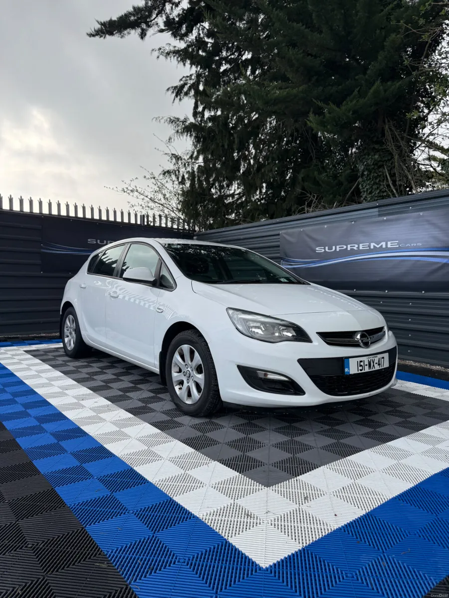 Opel Astra 2015 - Image 1