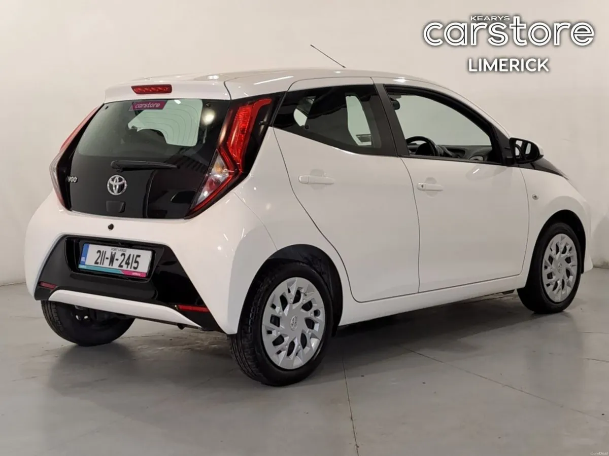 Toyota Aygo 1.0 VVT-i x-play Smartphone - Image 3