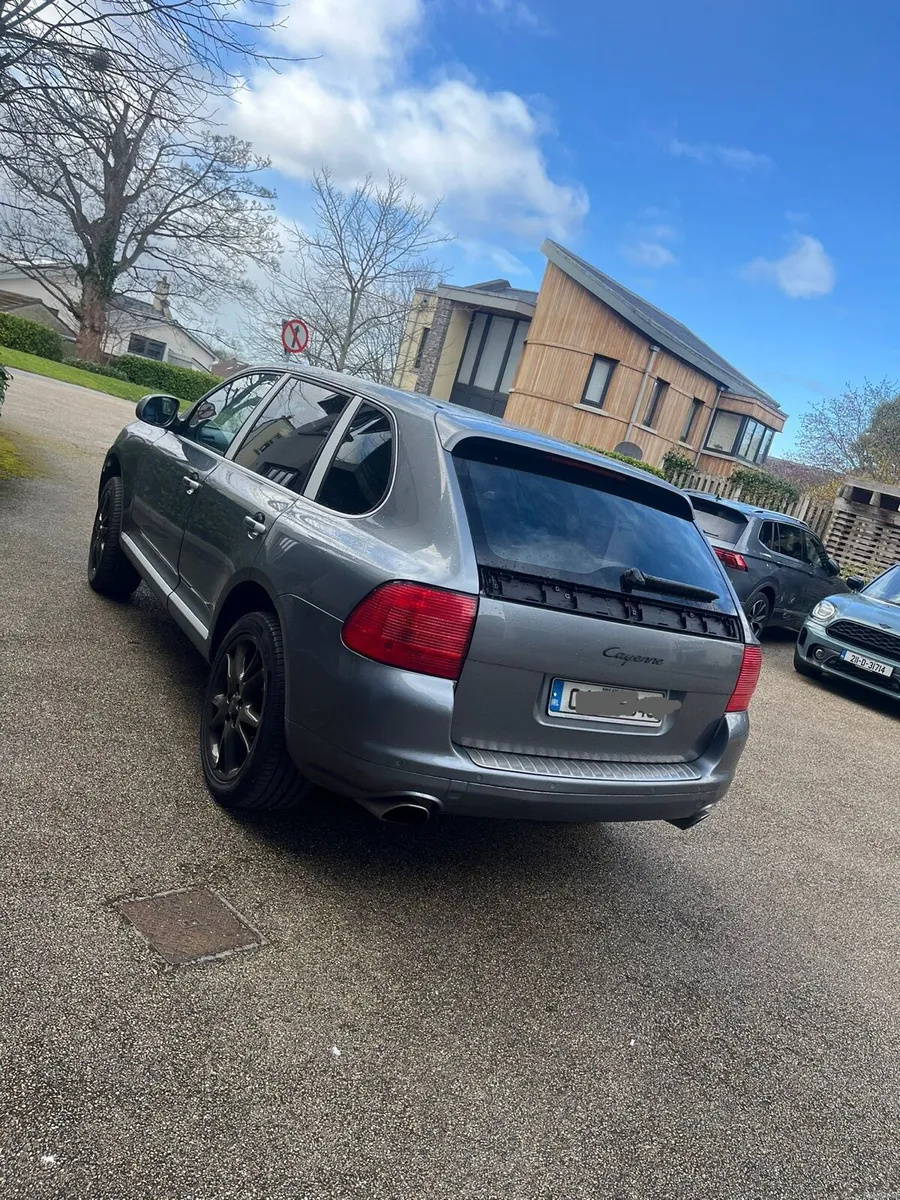 Porche Cayenne crew cab - Image 2